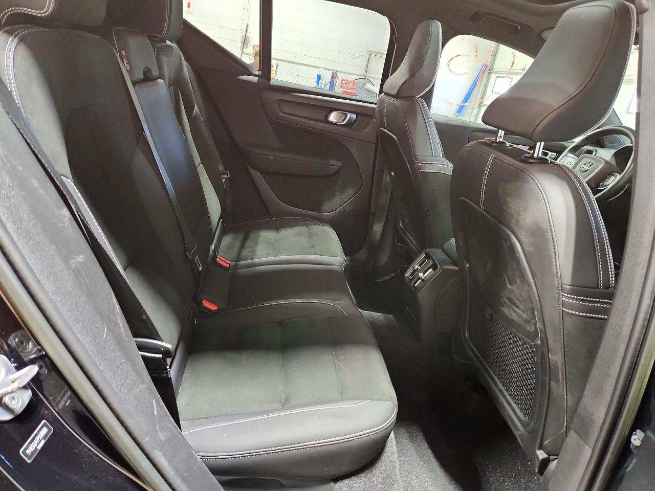 VOLVO XC40 2023 — 12