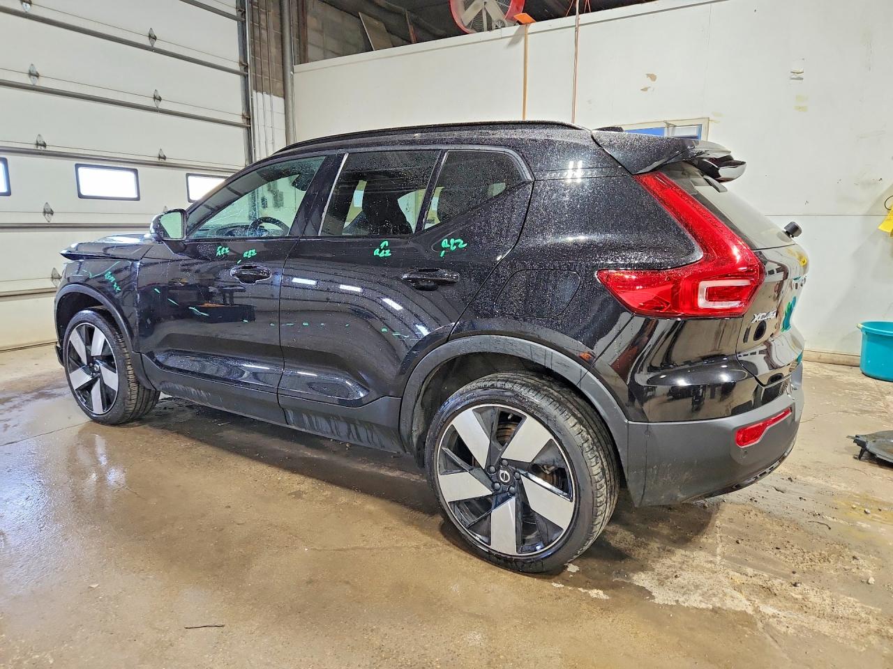 VOLVO XC40 2023 — 3