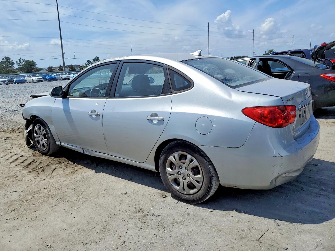 HYUNDAI ELANTRA 2010 — 3