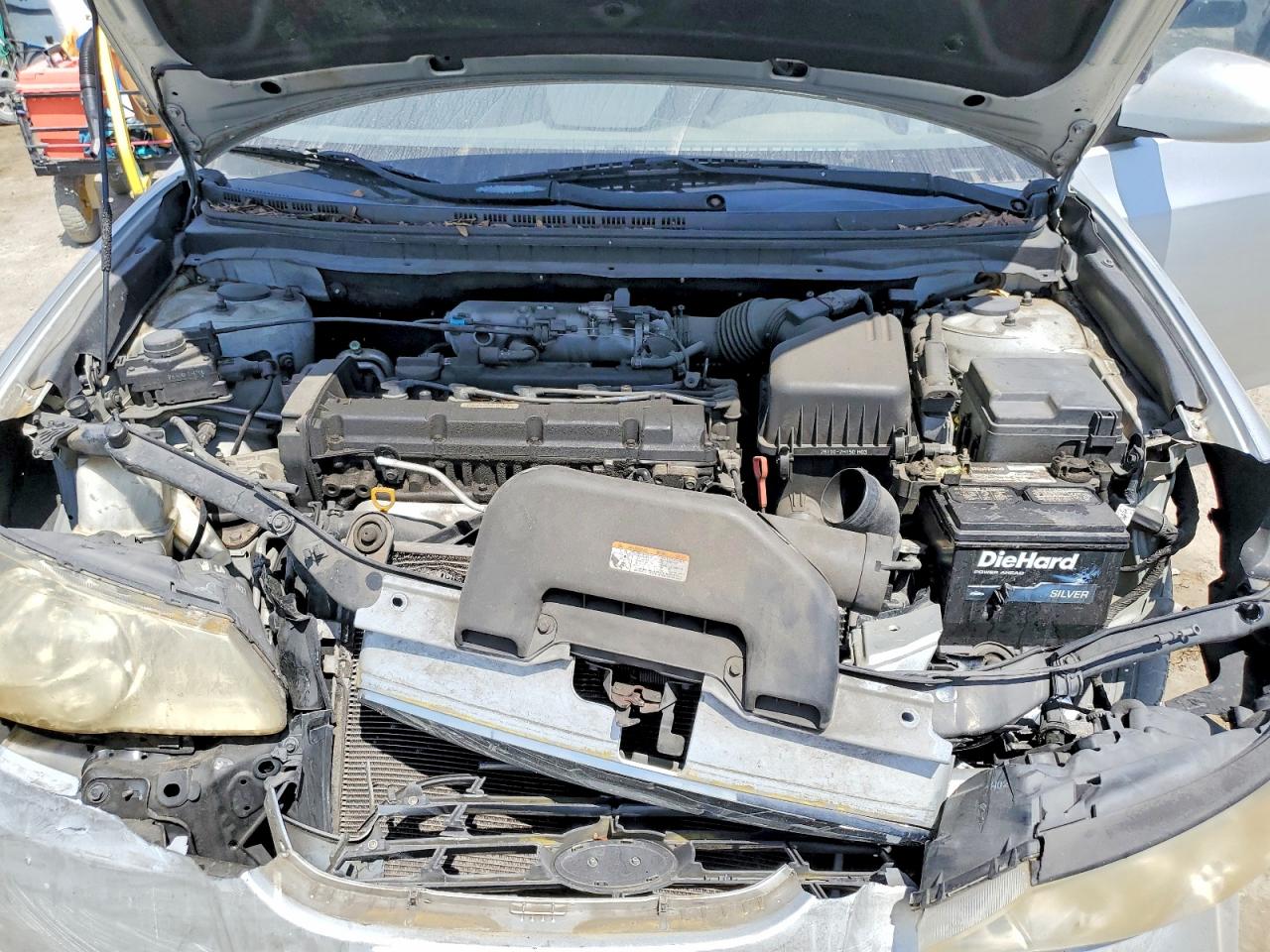 HYUNDAI ELANTRA 2010 — 12
