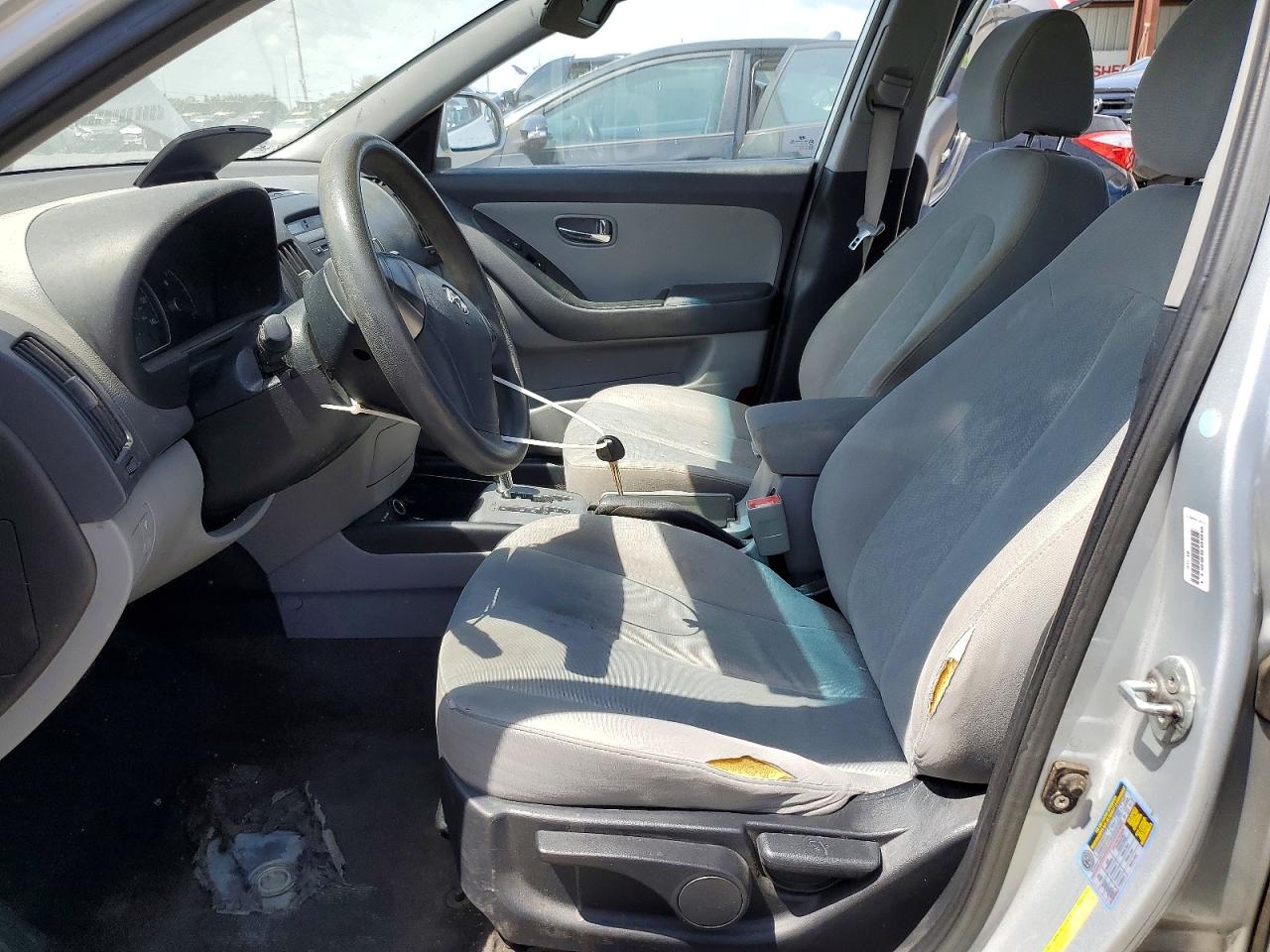 HYUNDAI ELANTRA 2010 — 8