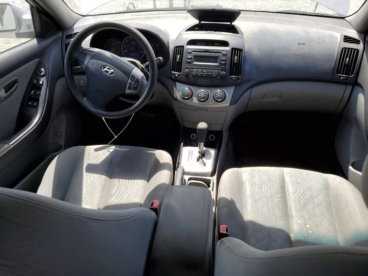 HYUNDAI ELANTRA 2010 — 9