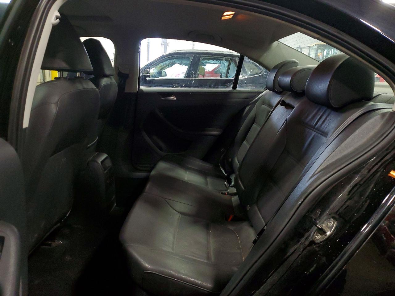 VOLKSWAGEN JETTA 2011 — 11