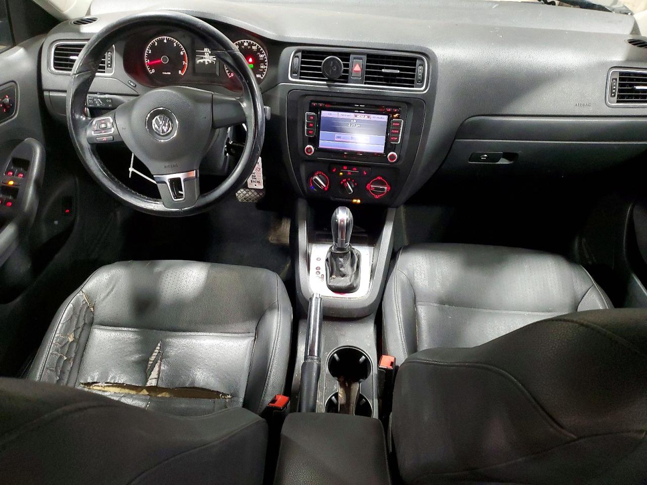 VOLKSWAGEN JETTA 2011 — 9