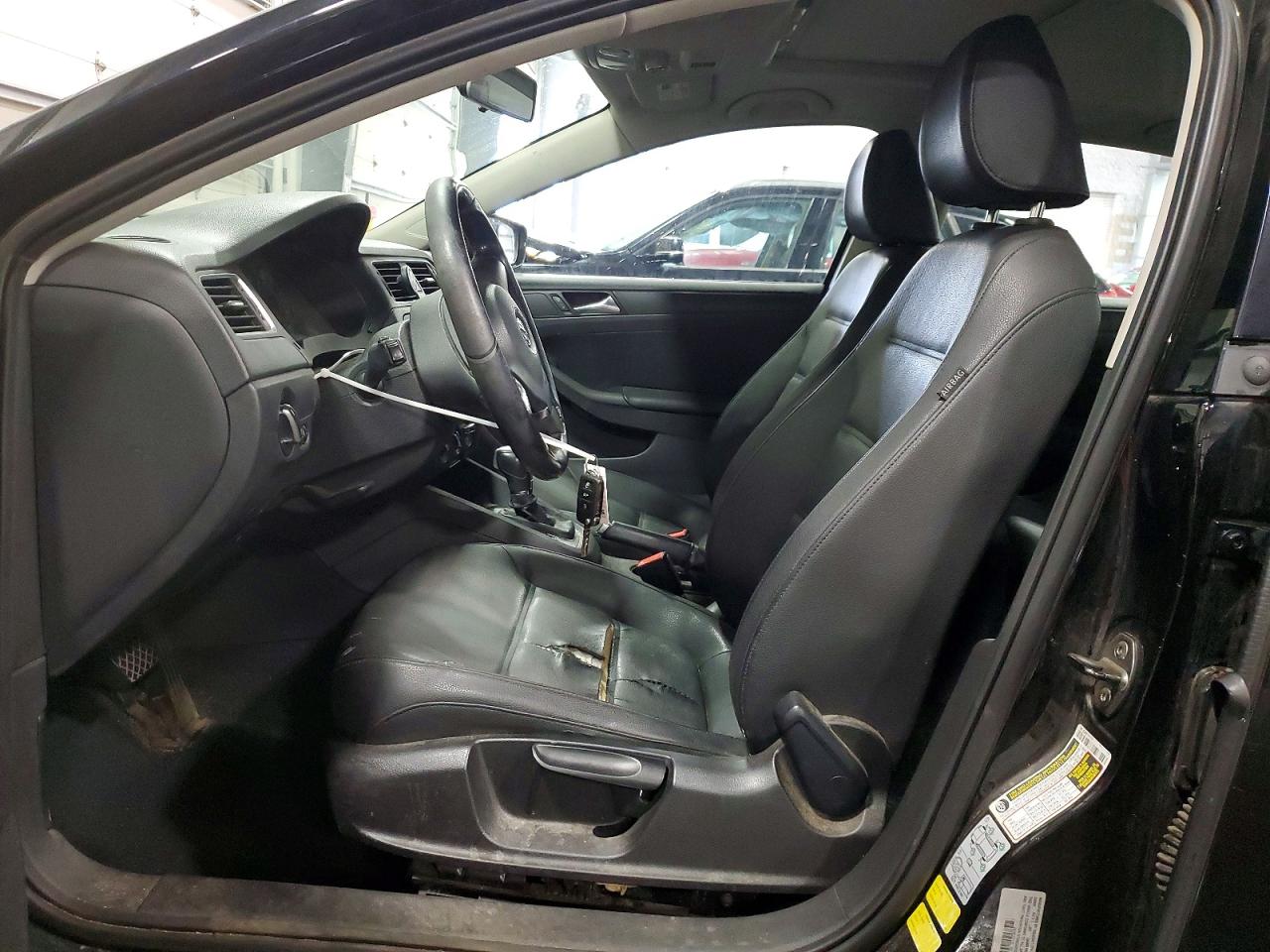 VOLKSWAGEN JETTA 2011 — 8