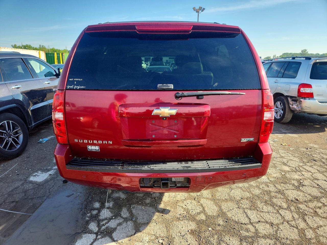 CHEVROLET SUBURBAN 2010 — 7