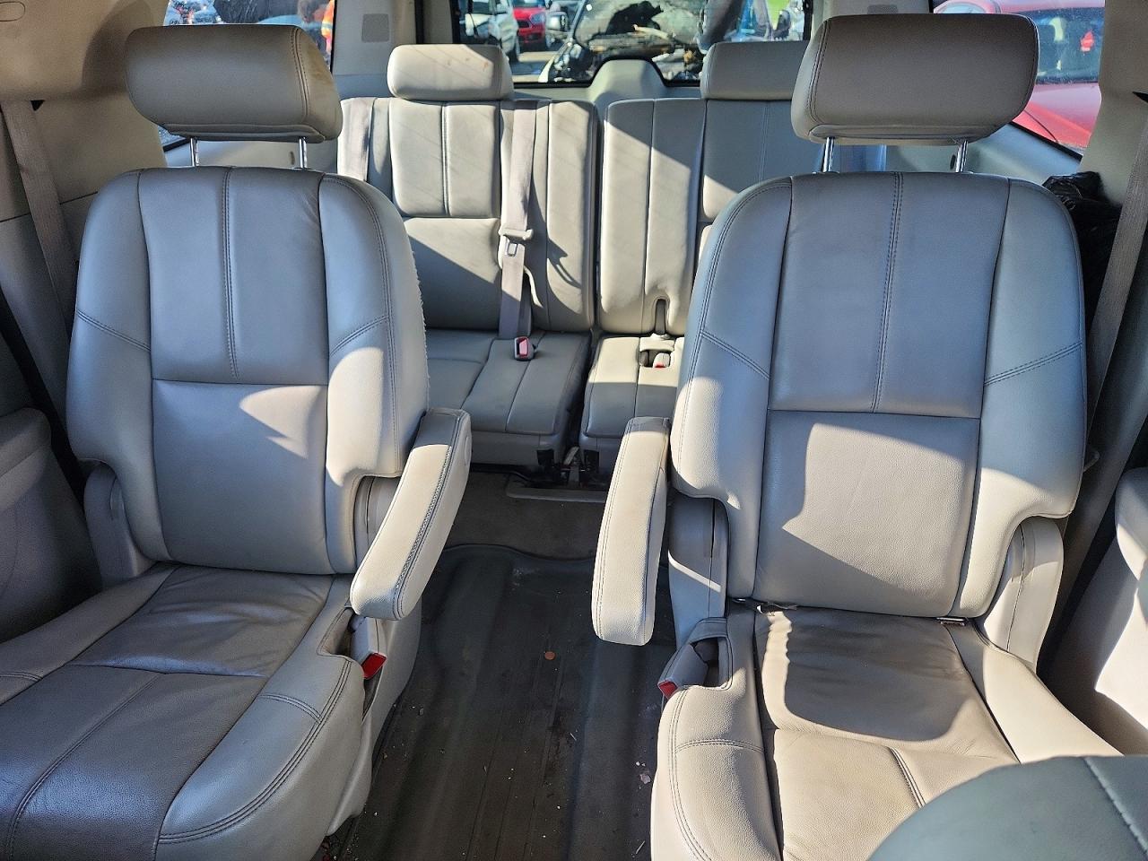 CHEVROLET SUBURBAN 2010 — 11