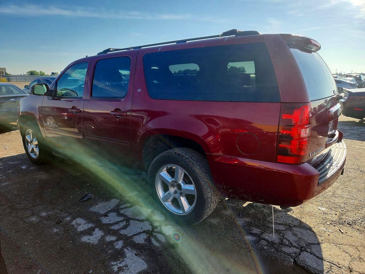 CHEVROLET SUBURBAN 2010 — 3