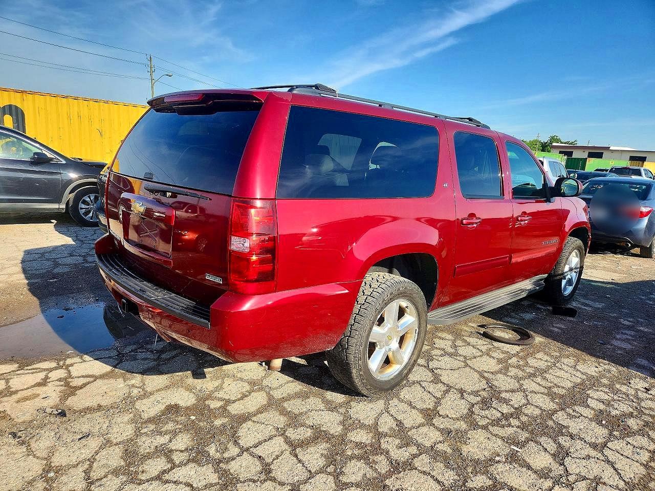 CHEVROLET SUBURBAN 2010 — 4