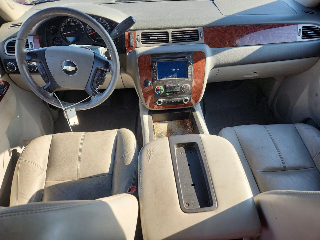 CHEVROLET SUBURBAN 2010 — 9