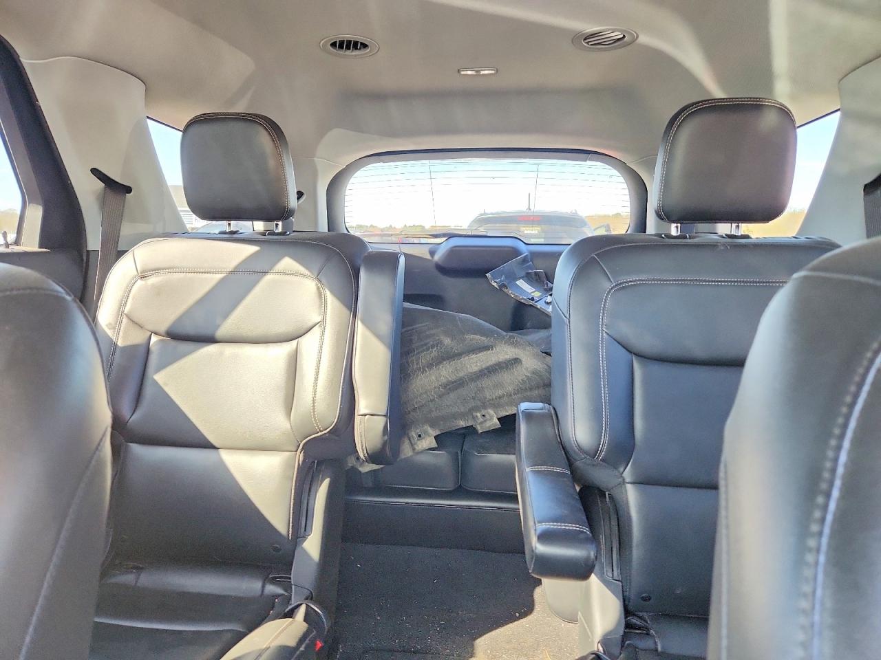 FORD EXPLORER 2021 — 11