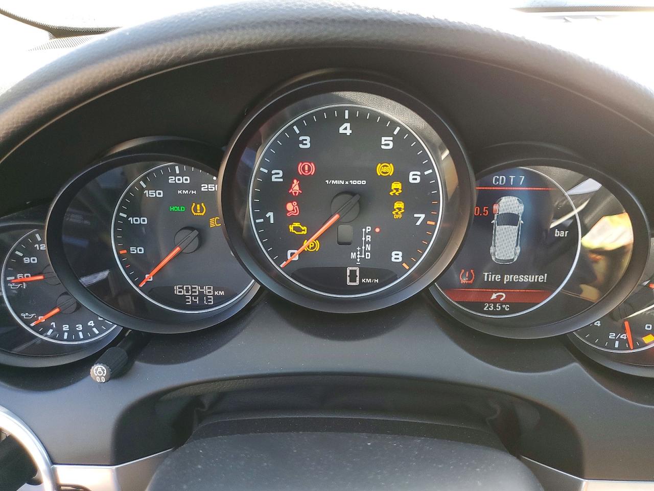 PORSCHE CAYENNE 2011 — 10