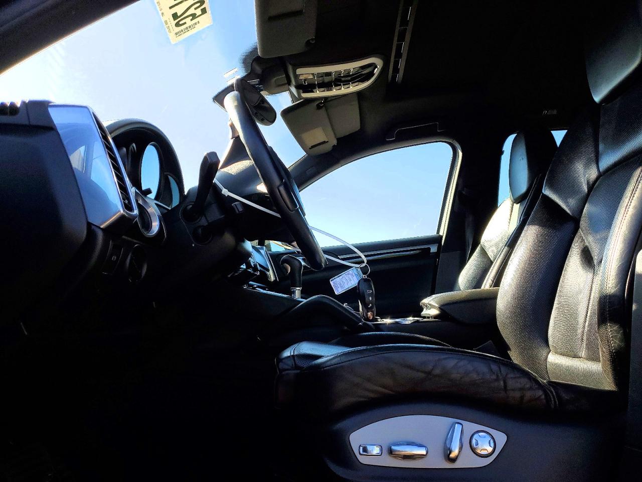 PORSCHE CAYENNE 2011 — 8