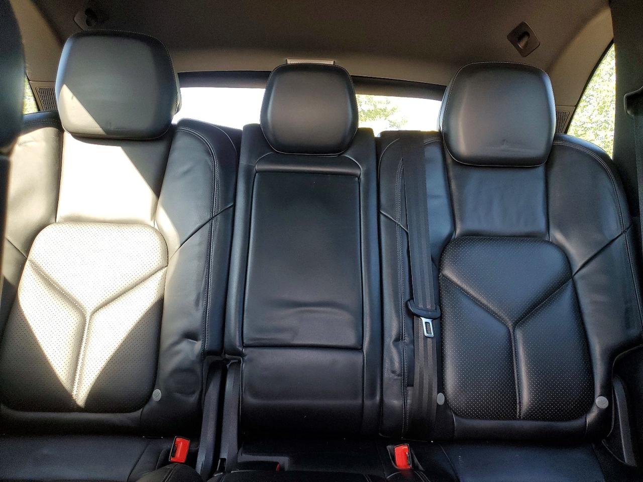 PORSCHE CAYENNE 2011 — 11