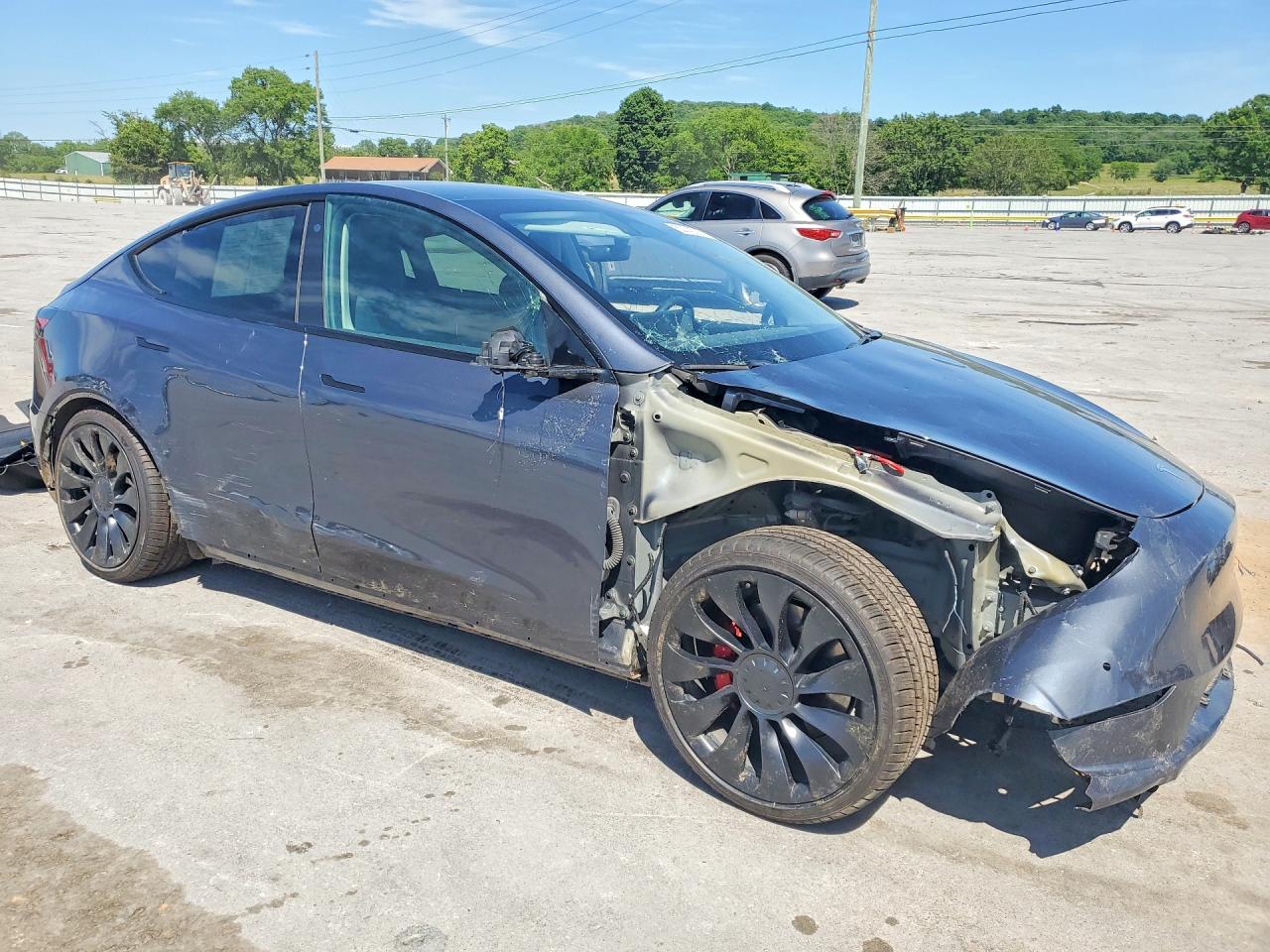 TESLA MODEL Y 2022 — 5