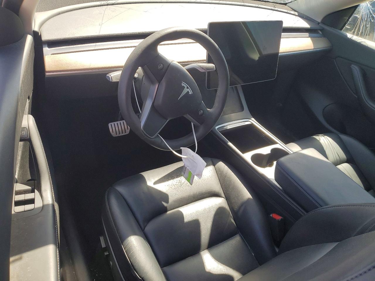 TESLA MODEL Y 2022 — 9