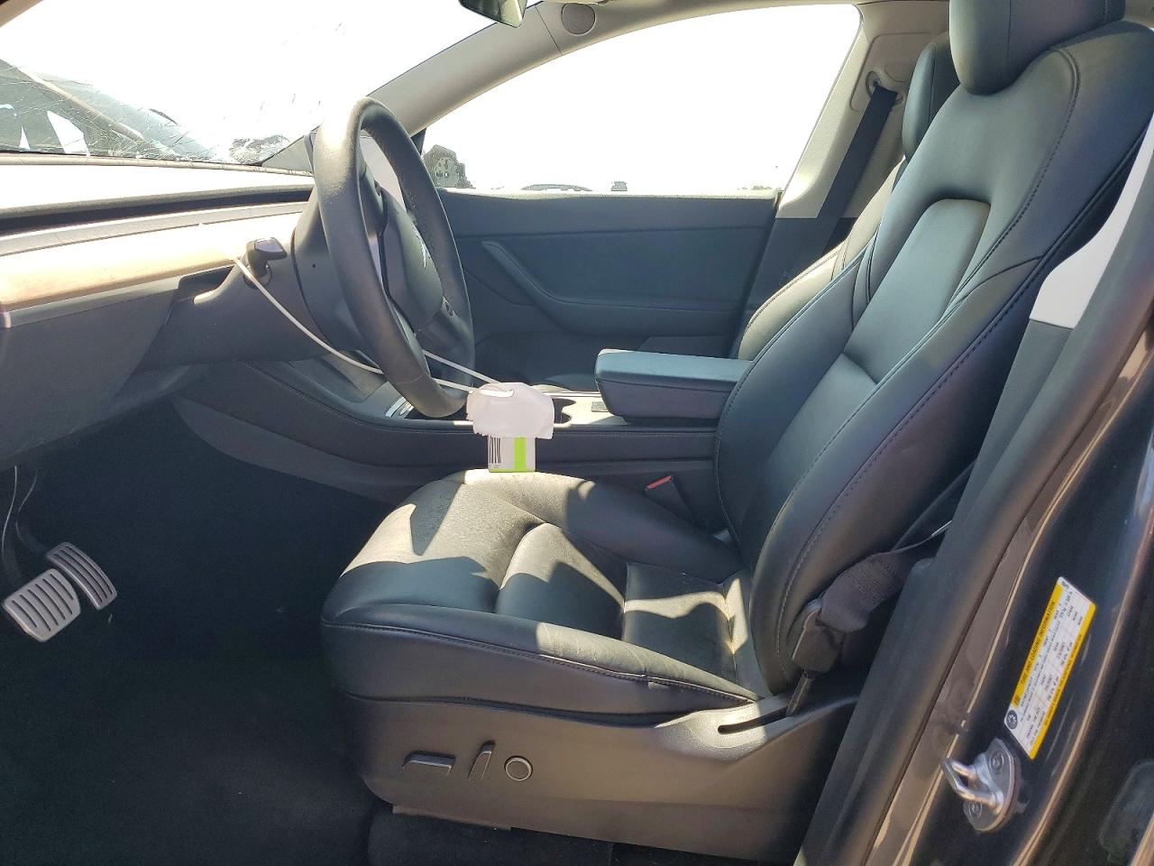 TESLA MODEL Y 2022 — 8