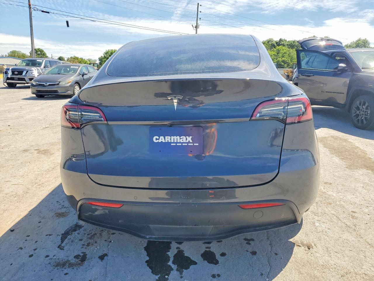 TESLA MODEL Y 2022 — 7