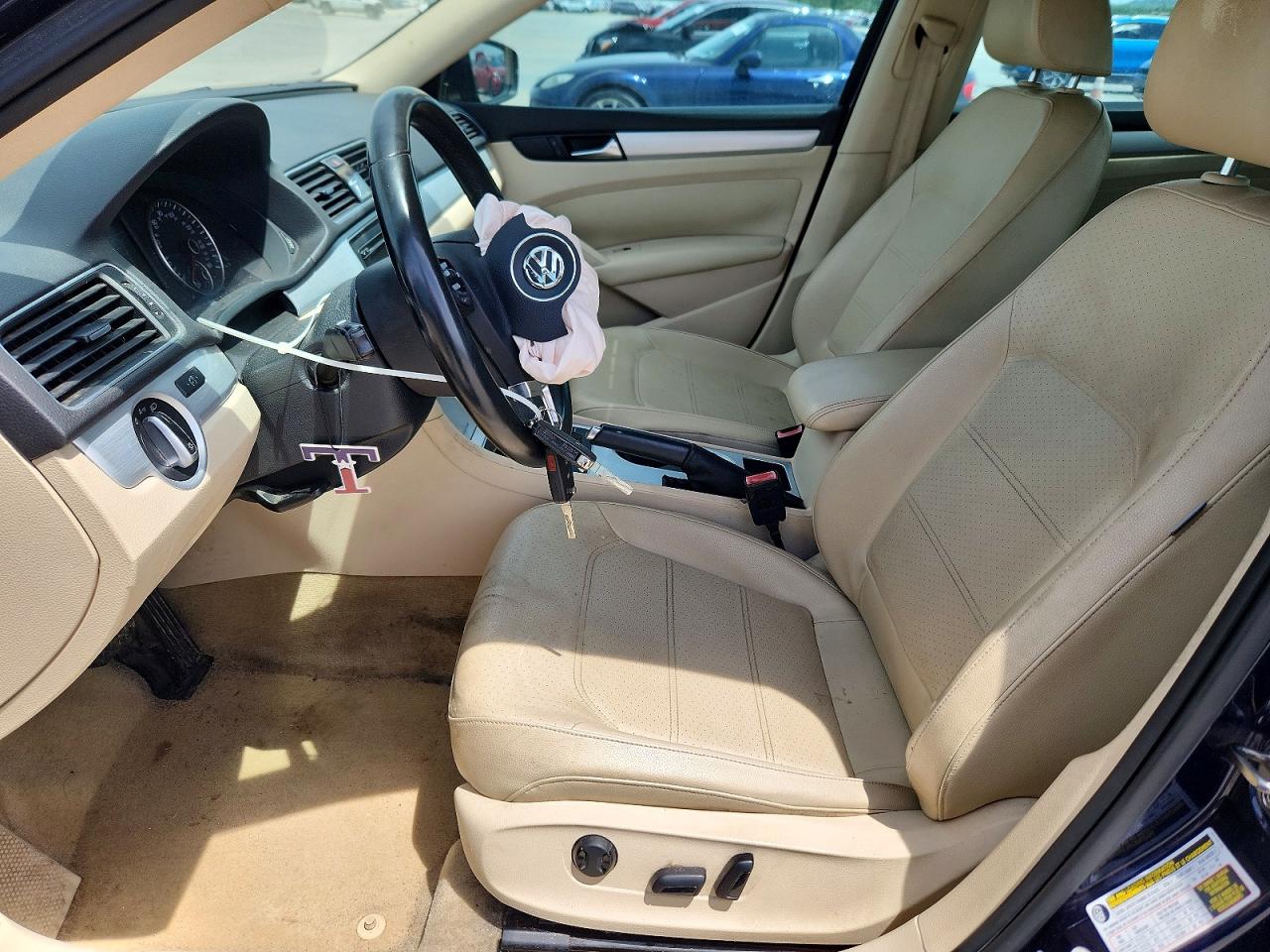 VOLKSWAGEN PASSAT 2013 — 8