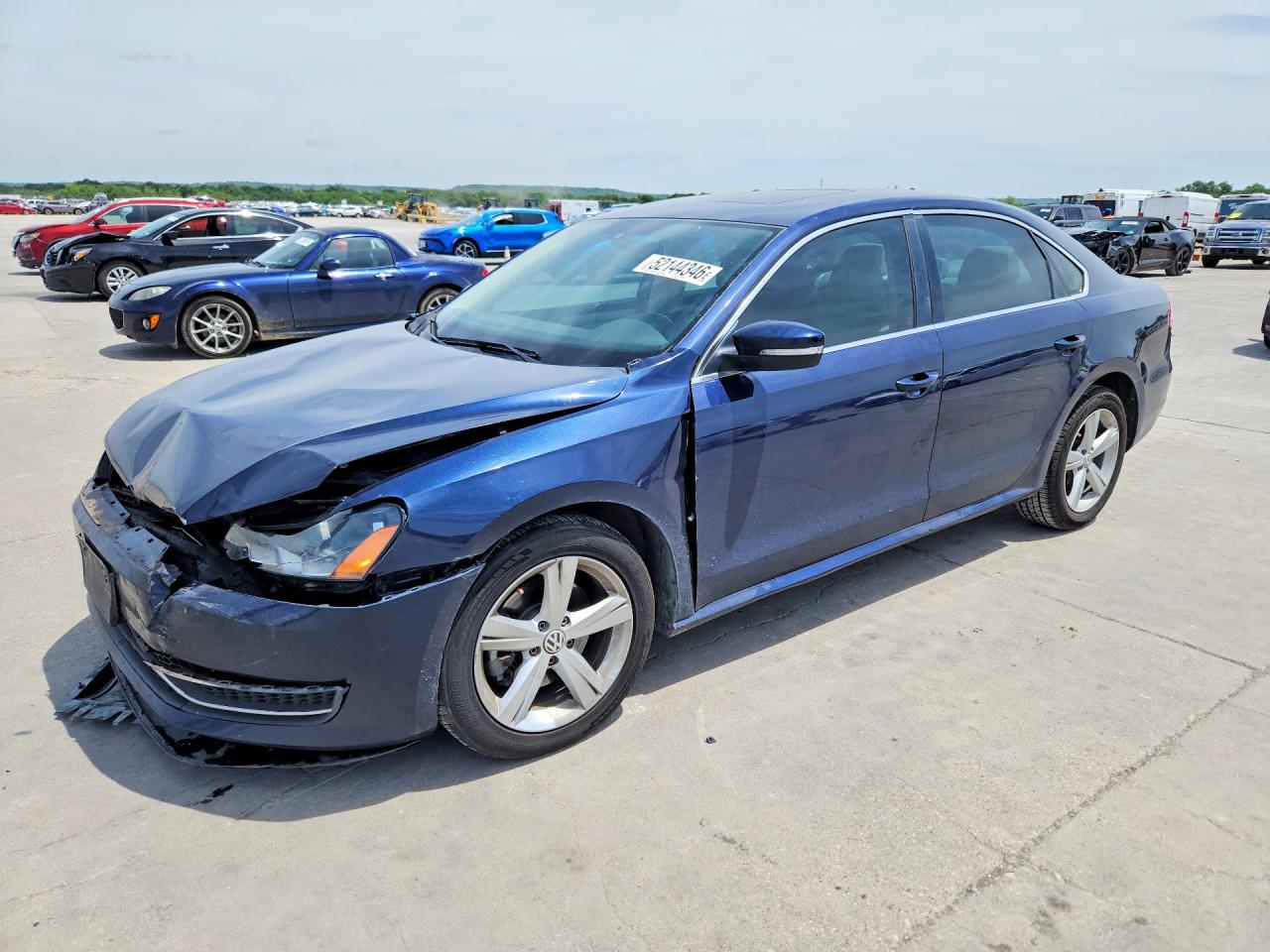 VOLKSWAGEN PASSAT 2013 — 2