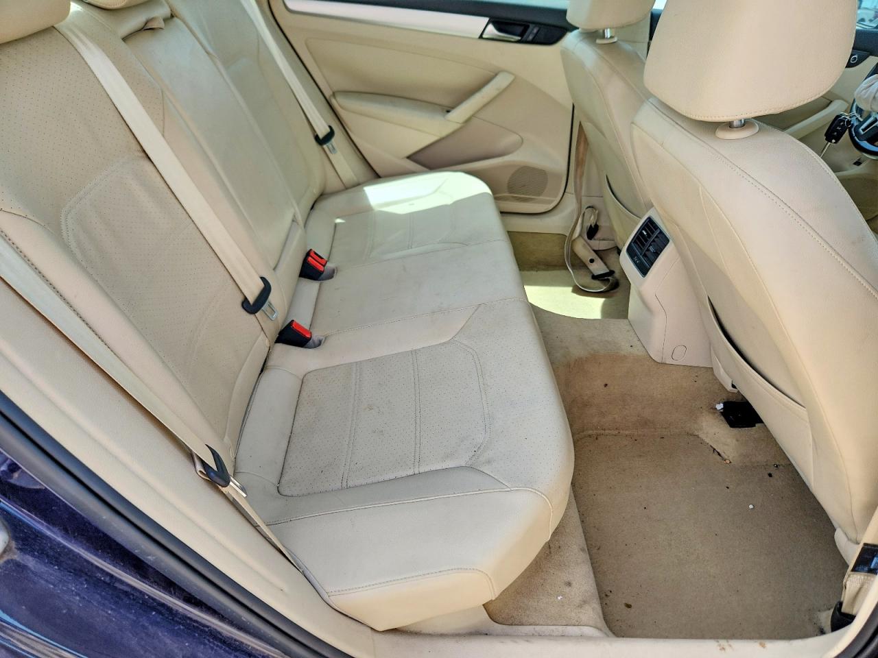 VOLKSWAGEN PASSAT 2013 — 11