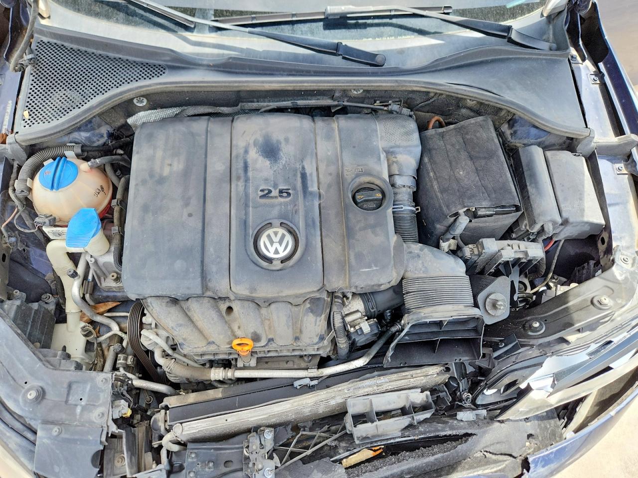 VOLKSWAGEN PASSAT 2013 — 12