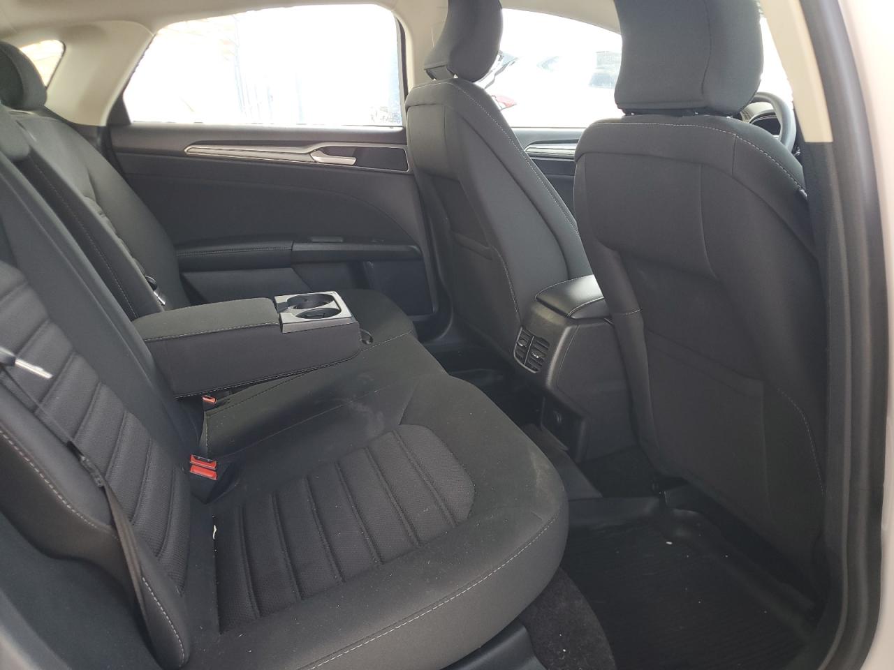 FORD FUSION 2018 — 11