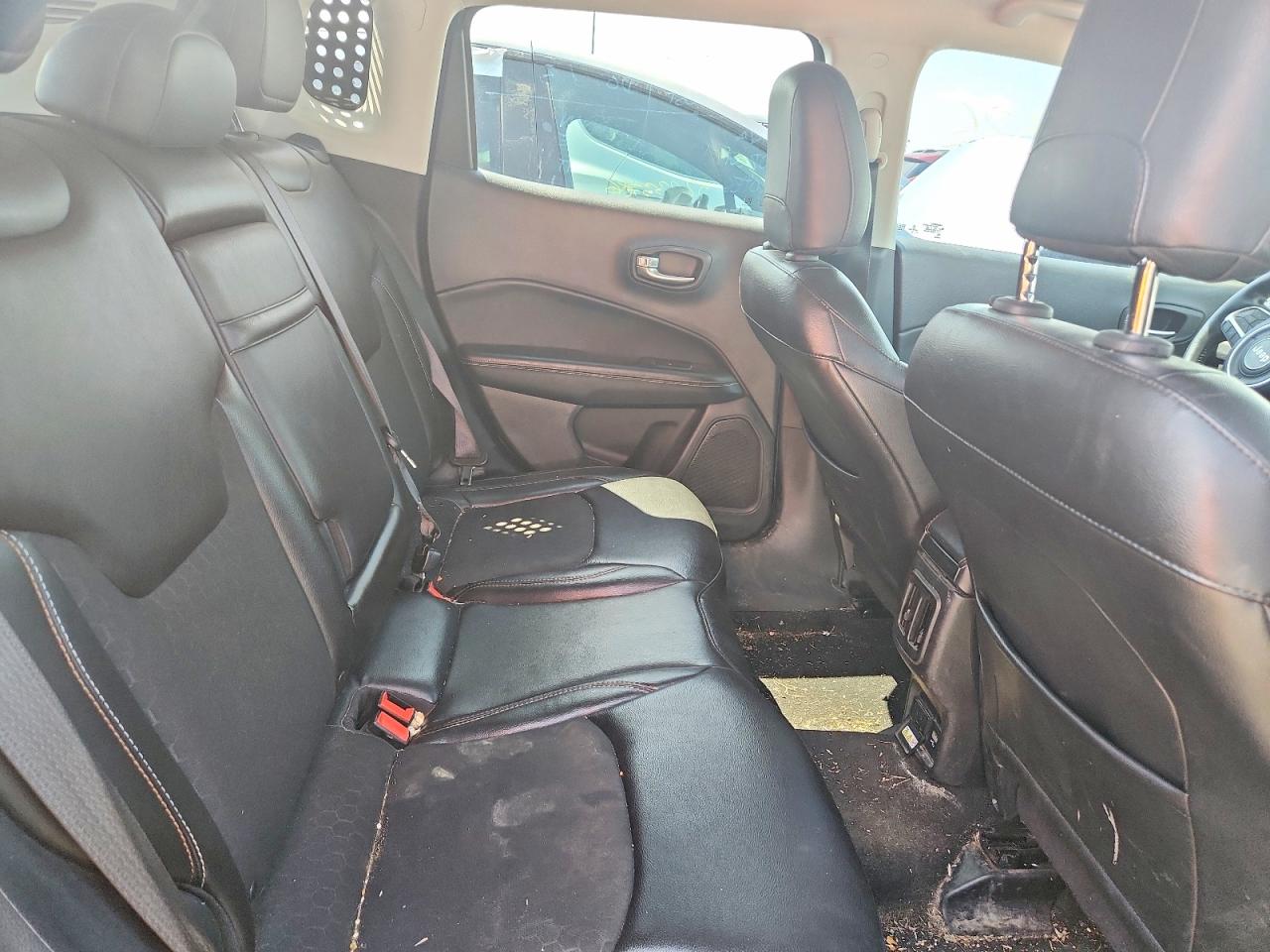 JEEP COMPASS 2018 — 12