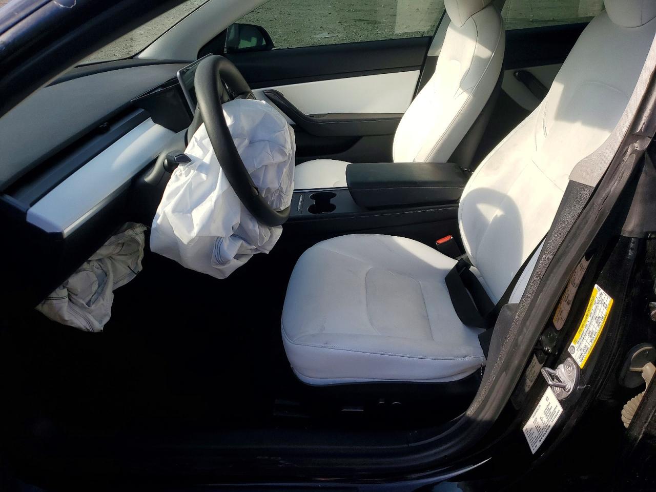 TESLA MODEL 3 2021 — 8