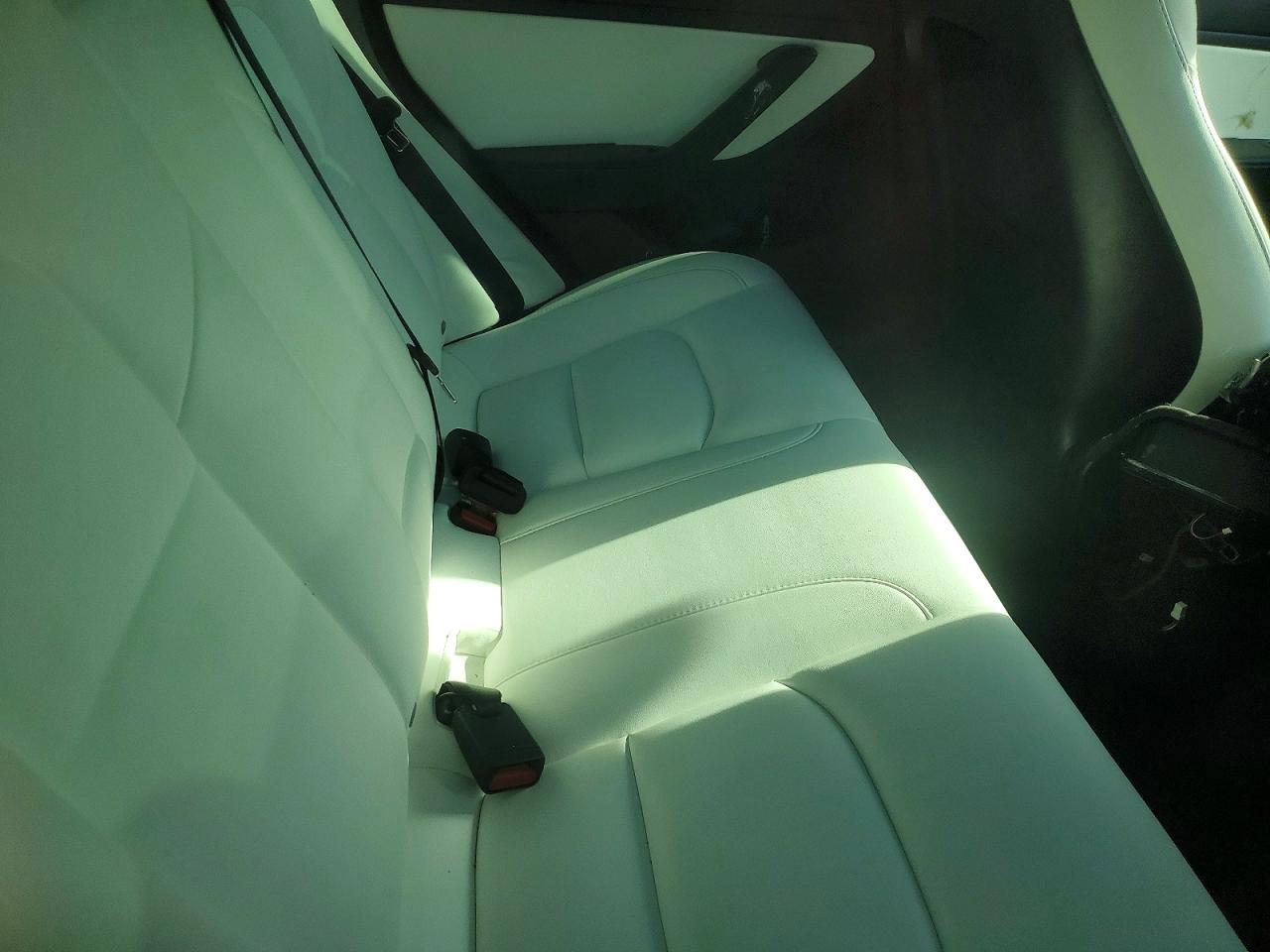 TESLA MODEL 3 2021 — 11