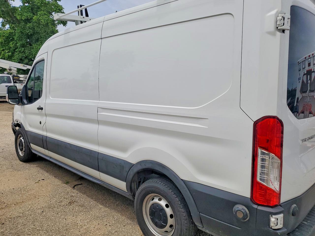 FORD TRANSIT 2024 — 3