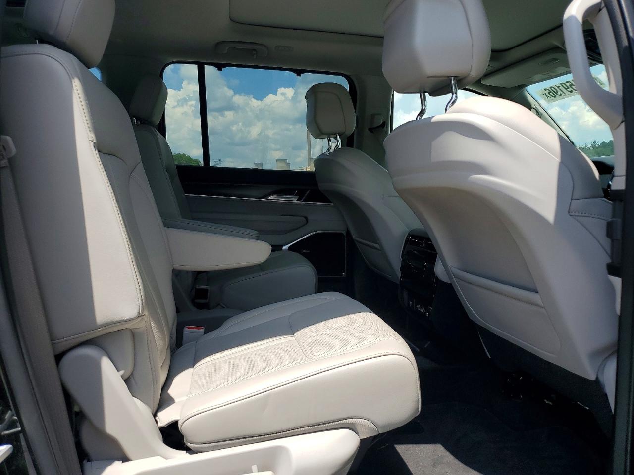JEEP WAGONEER 2023 — 11
