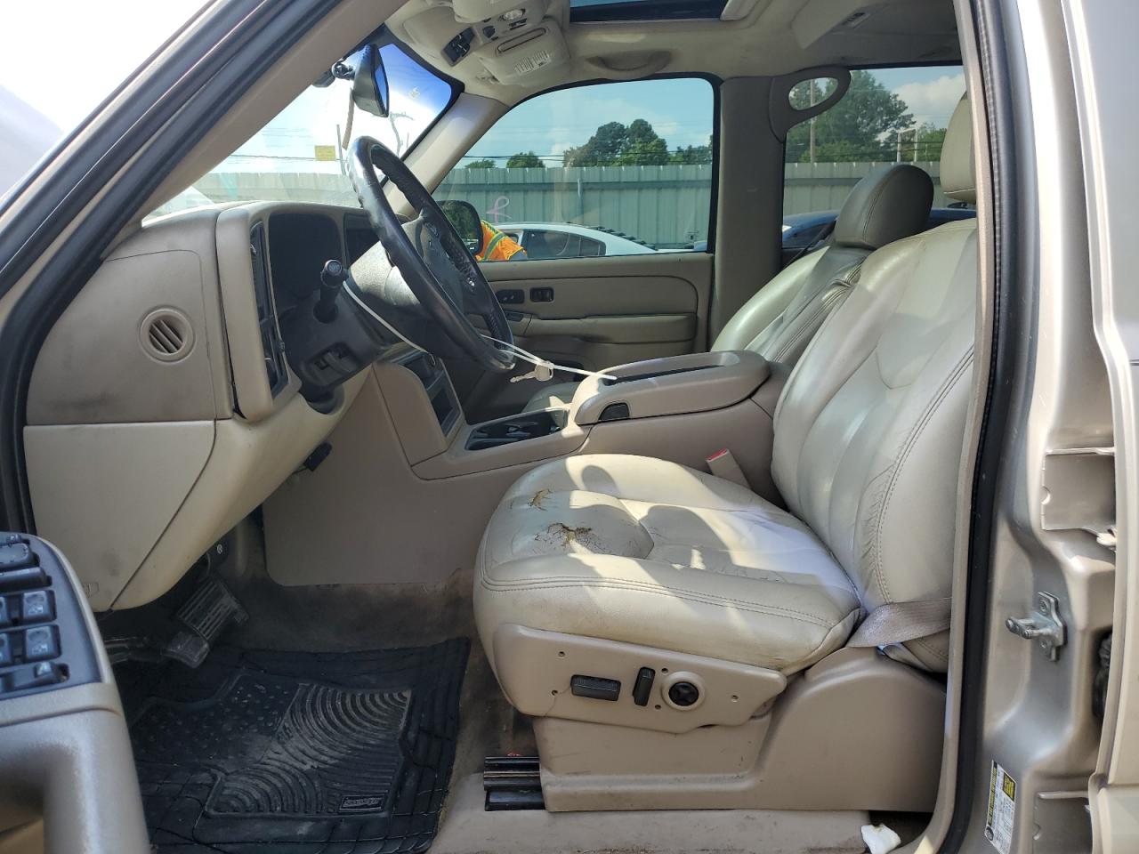 CHEVROLET SUBURBAN 2005 — 8