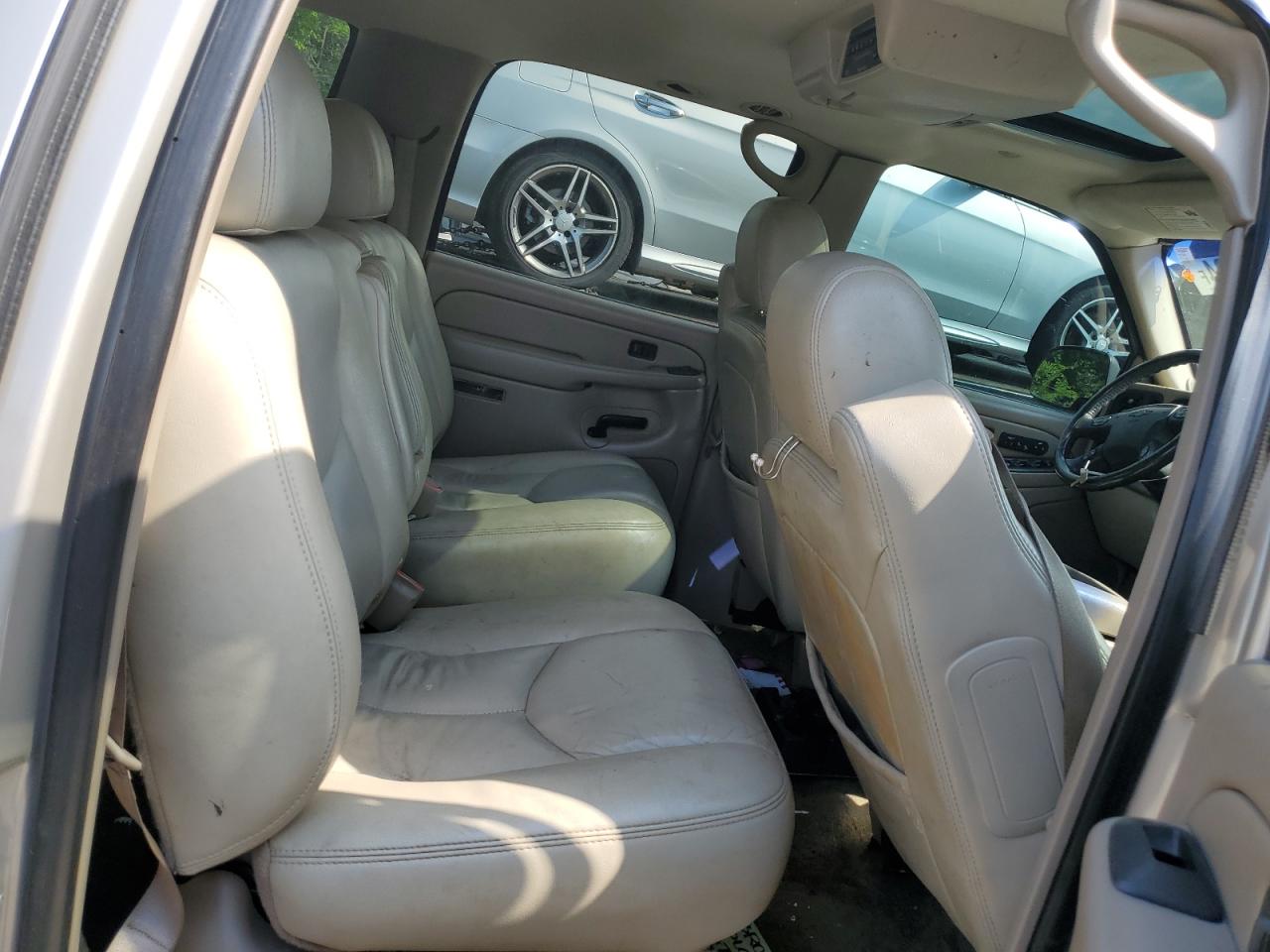 CHEVROLET SUBURBAN 2005 — 12