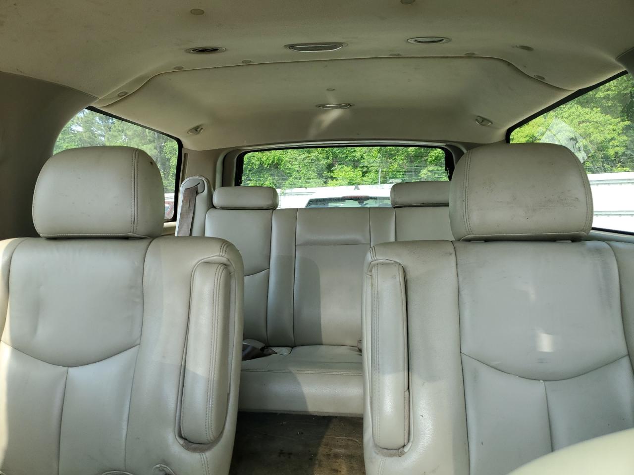 CHEVROLET SUBURBAN 2005 — 11