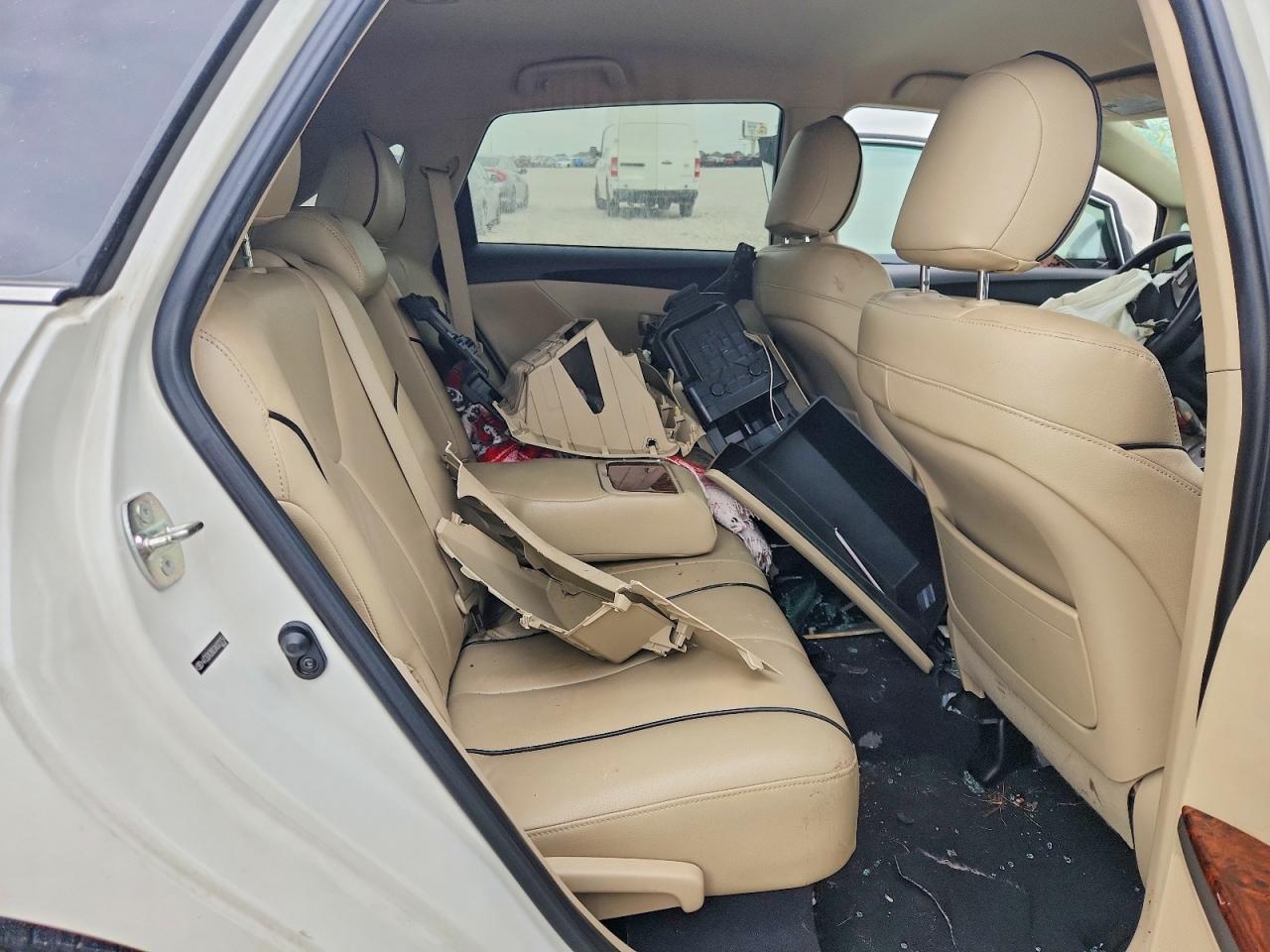 TOYOTA VENZA 2010 — 12