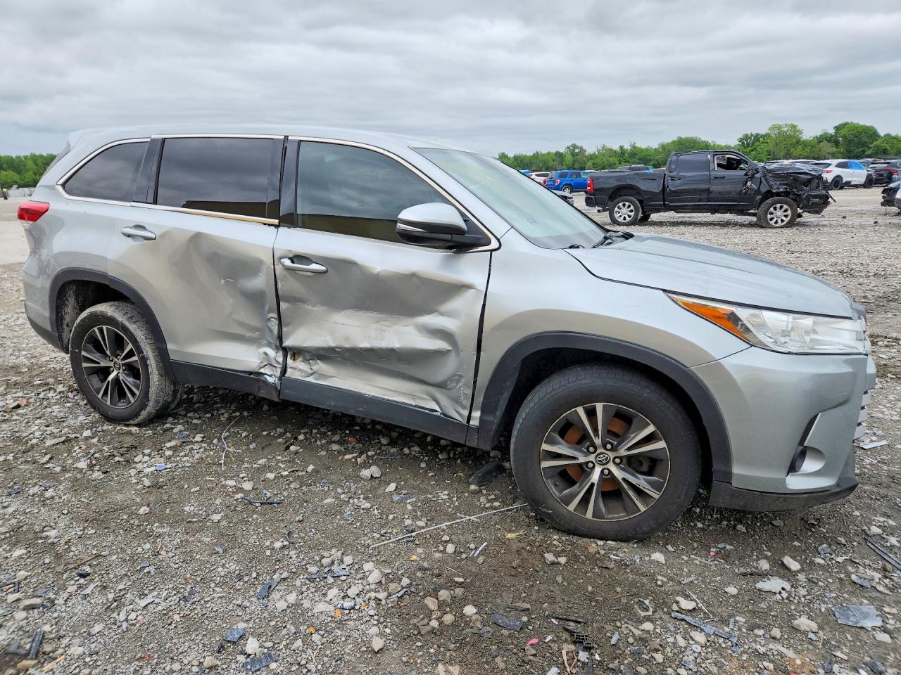 TOYOTA HIGHLANDER 2019 — 5
