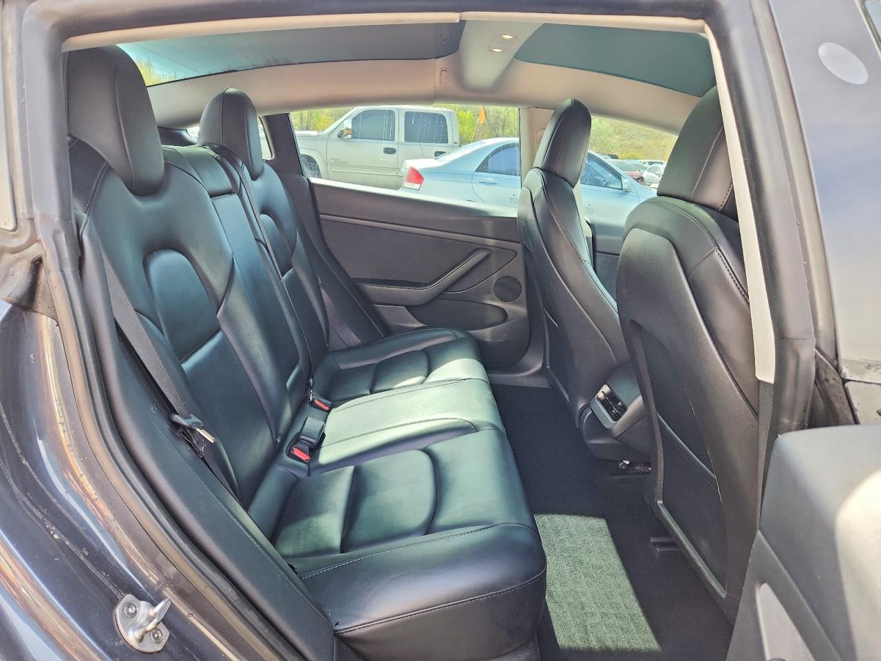 TESLA MODEL 3 2022 — 11
