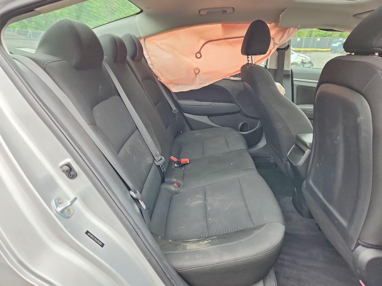 HYUNDAI ELANTRA 2019 — 11