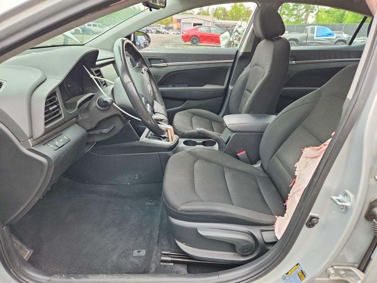 HYUNDAI ELANTRA 2019 — 8