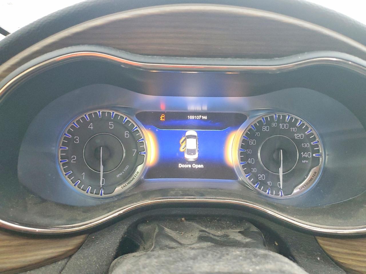 CHRYSLER 200 2015 — 10