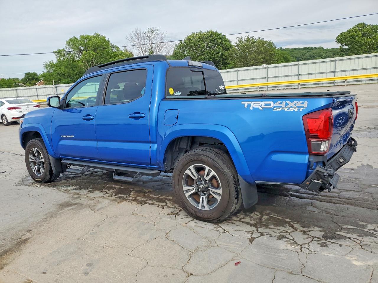 TOYOTA TACOMA 2018 — 3