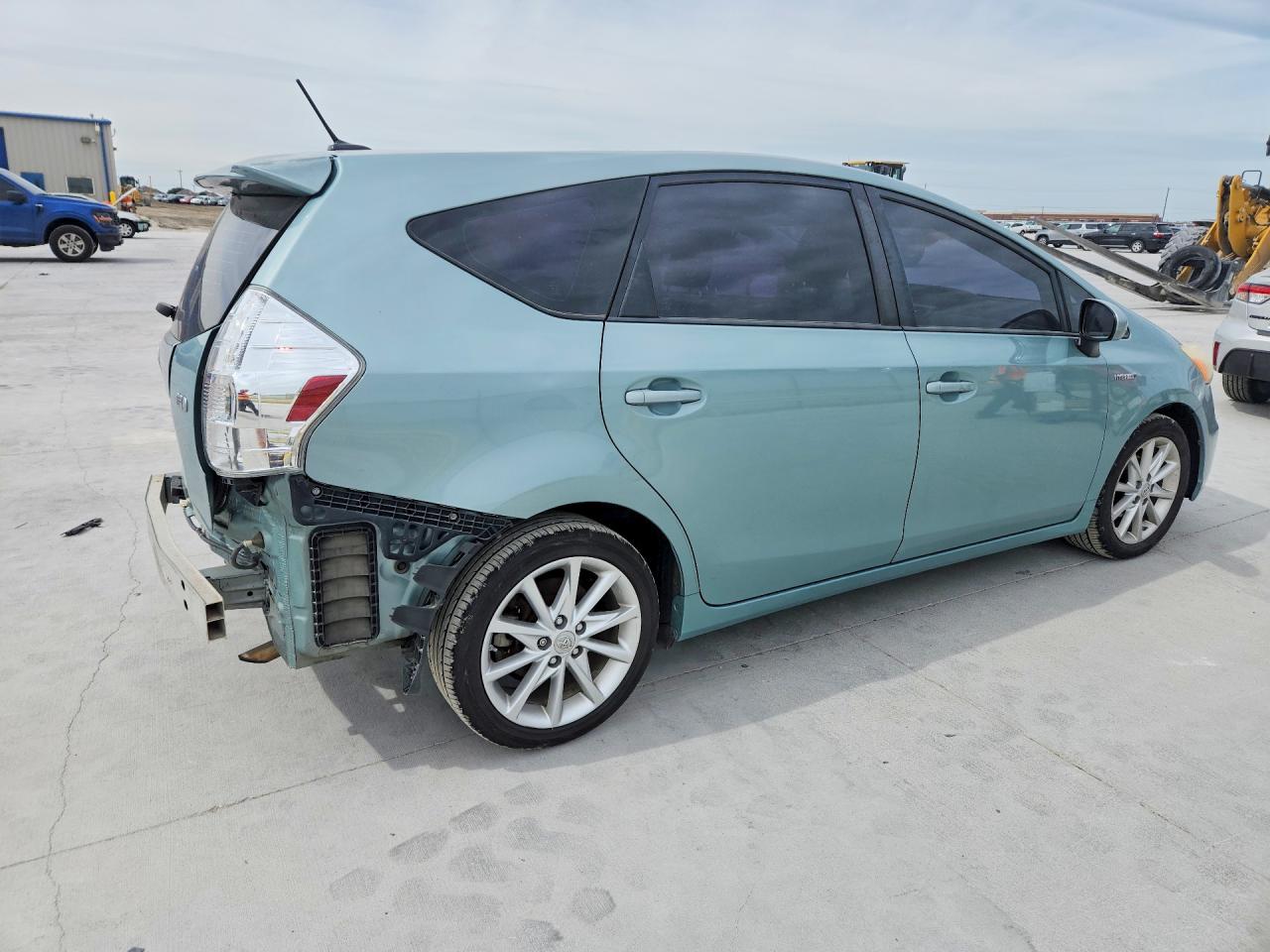 TOYOTA PRIUS V 2014 — 4