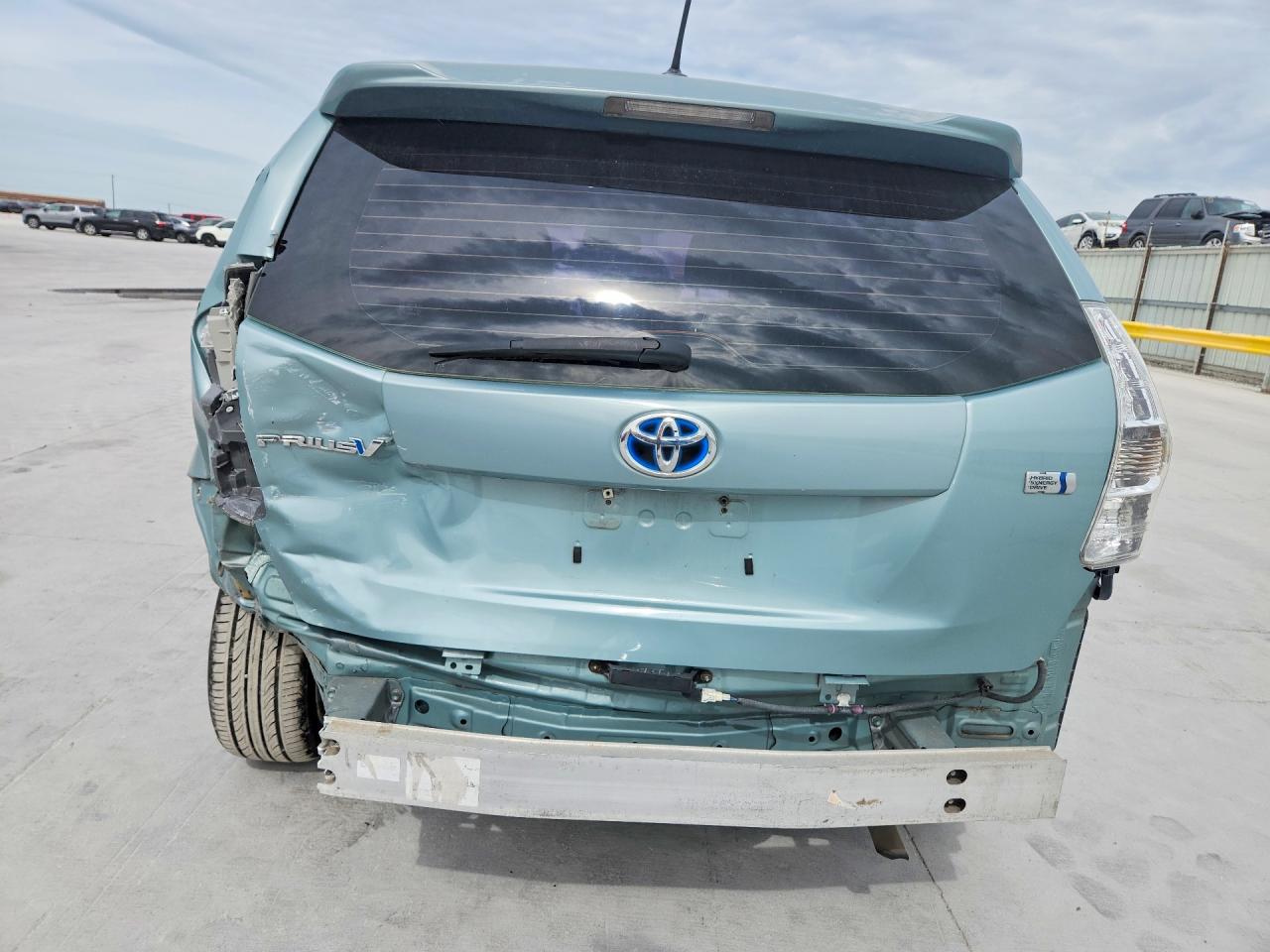 TOYOTA PRIUS V 2014 — 7