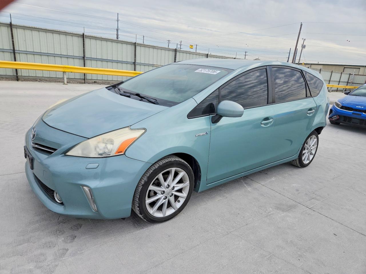 TOYOTA PRIUS V 2014 — 2