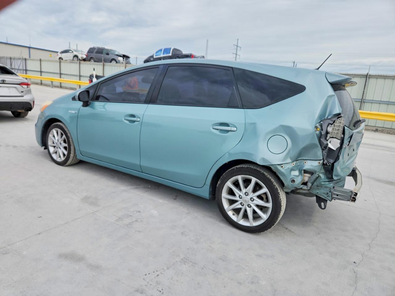 TOYOTA PRIUS V 2014 — 3