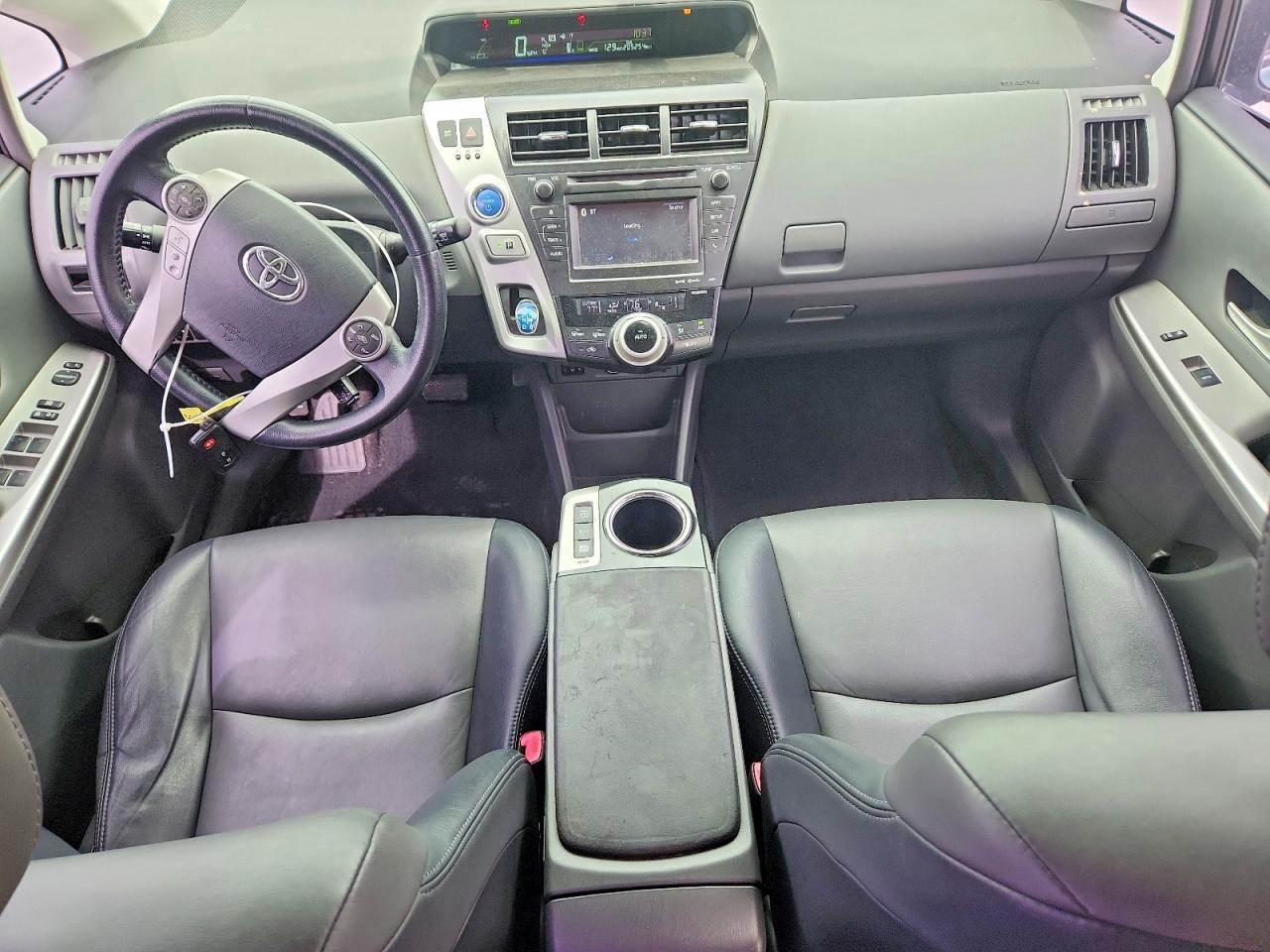 TOYOTA PRIUS V 2014 — 9