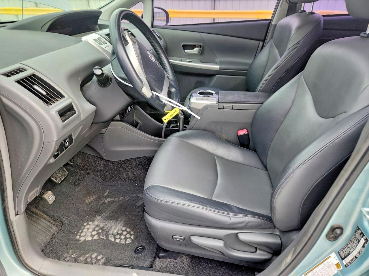 TOYOTA PRIUS V 2014 — 8