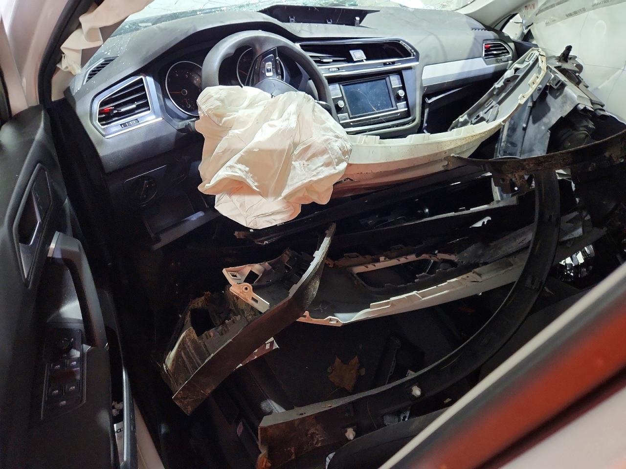 VOLKSWAGEN TIGUAN 2020 — 9