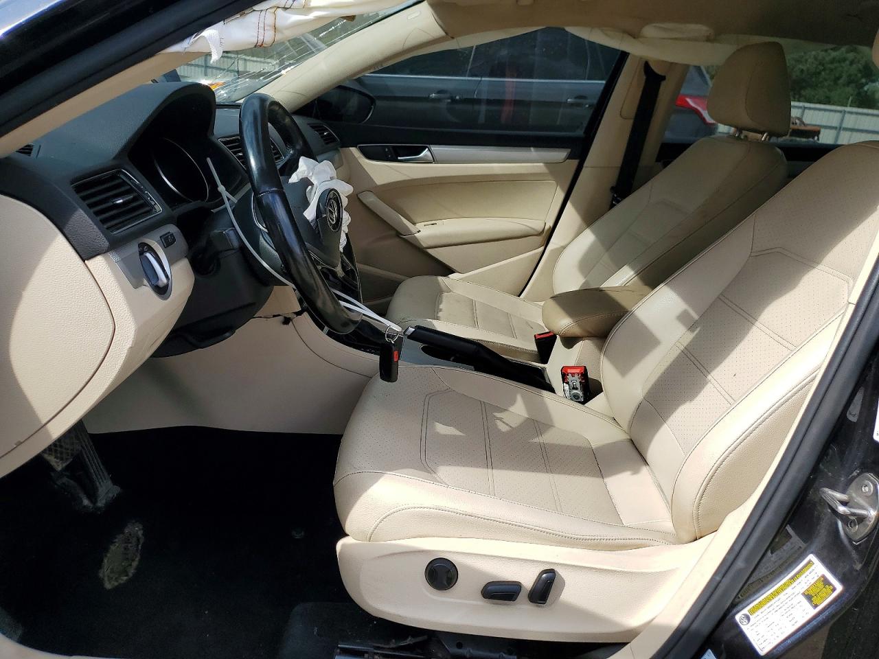VOLKSWAGEN PASSAT 2019 — 8